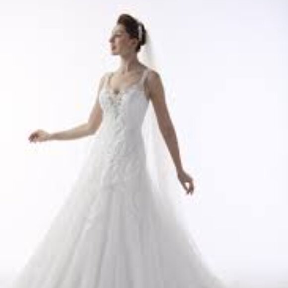 SAMPLE Vintage Lace Wedding Dress, Ivory A-Line Fit & Flare, Illusion Bling Back - Picture 9 of 10